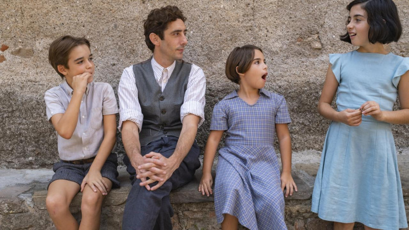 THE TEACHER WHO PROMISED THE SEA THE TEACHER WHO PROMISED THE SEA